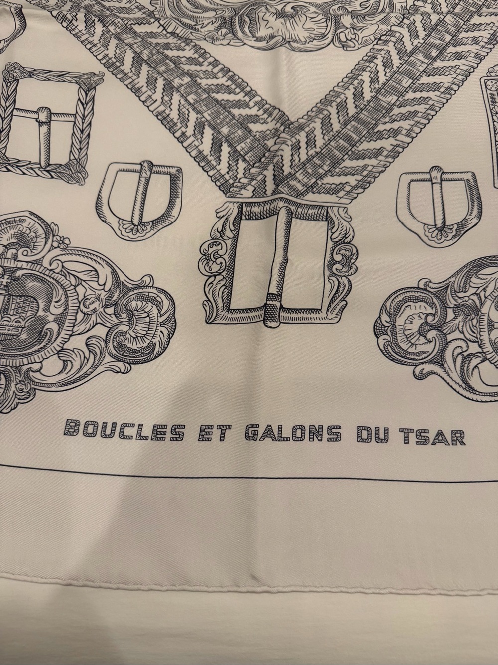 Hermes scarf 90 x 90. Like new - Picture 4 of 7